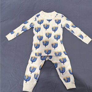 Hanna Andersson nearly new Menorah Print 2 piece PJs size 2